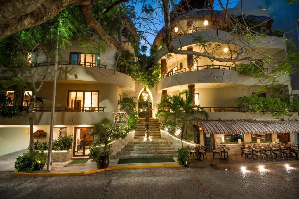 Maya Villa Condo Hotel Плая дел Кармен Екстериор снимка